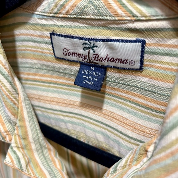 Tommy Bahama silk short sleeved shirt size Medium. 70’s inspired. - Picture 6 of 6
